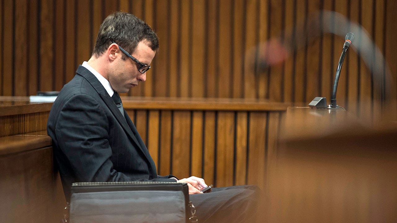 Final arguments begin in Pistorius' murder trial; judge sets deadline